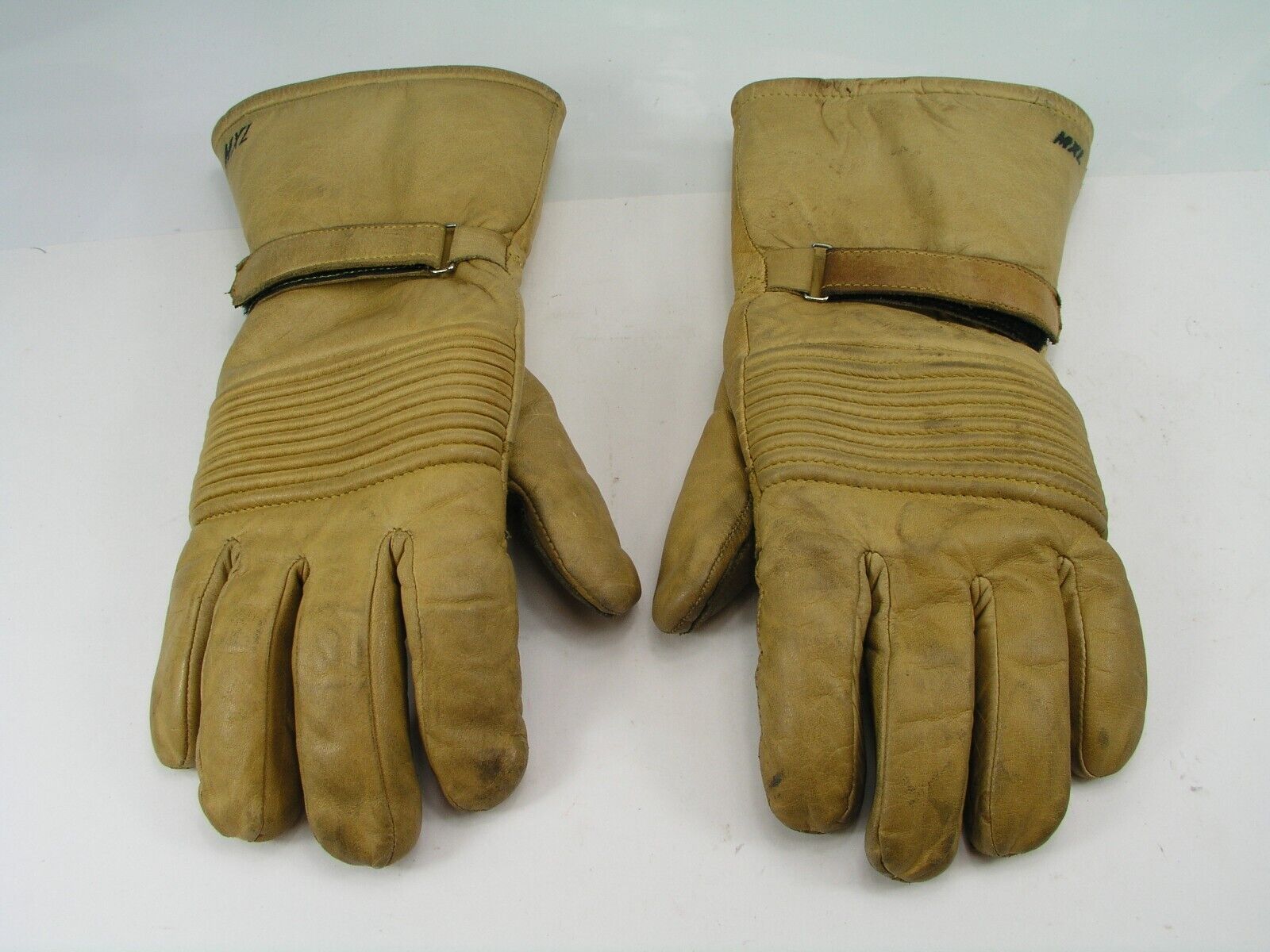 Winter Gauntlet Gloves Leather size Medium Insulated Main Image Winter Gauntlet Gloves Leather size Medium Insulated - Image 1