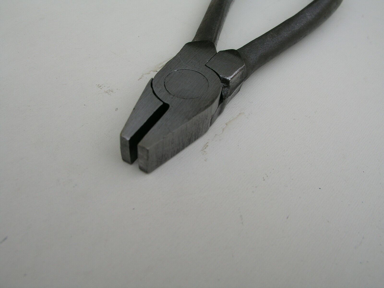 Glass Breaking Pliers, Thick Nose Gallery Image 0 Glass Breaking Pliers, Thick Nose - Image 2