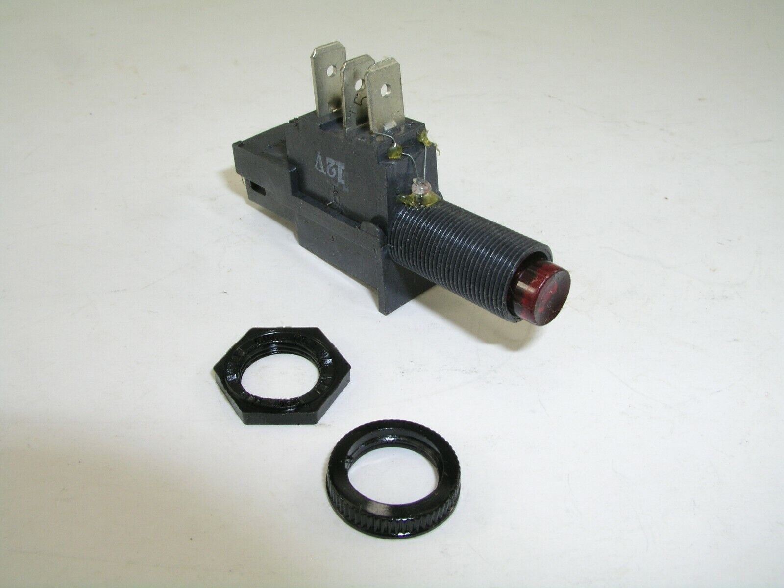 Push Button Switch, Illuminated Red , 16 amp, Little Fuse USA Gallery Image 0 Push Button Switch, Illuminated Red , 16 amp, Little Fuse USA - Image 2